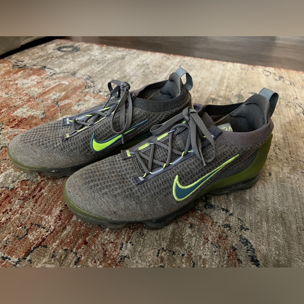 Women’s Nike Vapor Max Size 9